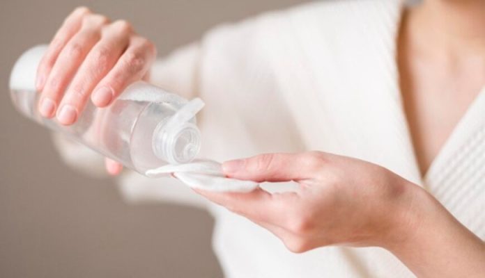 sáng ngủ dậy có cần tẩy trang không 