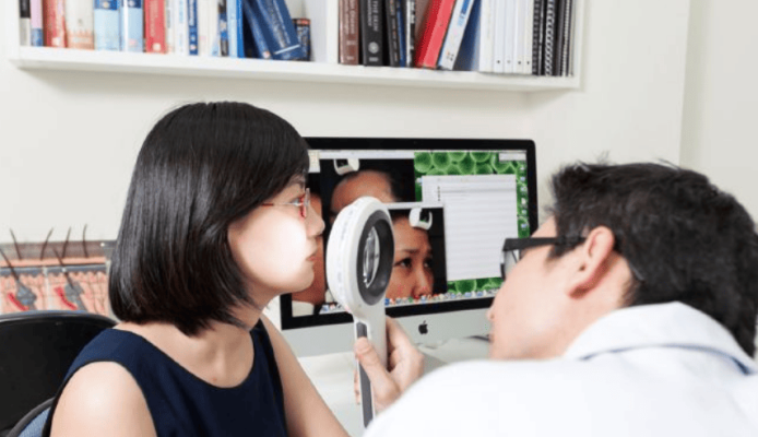 son dưỡng trị chàm môi-Khi nào nên đến bác sĩ da liễu